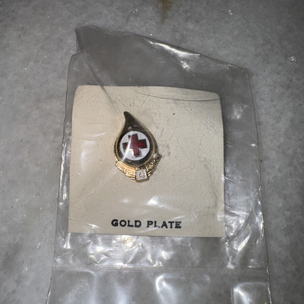 Vintage American Red Cross 4 GALLON blood donor‎ pin